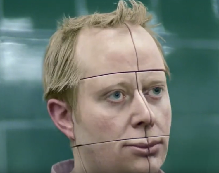 短视频:男人喜欢变形金刚,于是将自己的头颅整形成了魔方